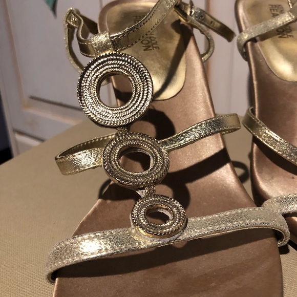 EUC Kenneth Cole Gold Sandals - Picture 2 of 4